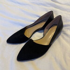 New ✨ Naturalizer Black Pointed Toe Flats Size 4.5